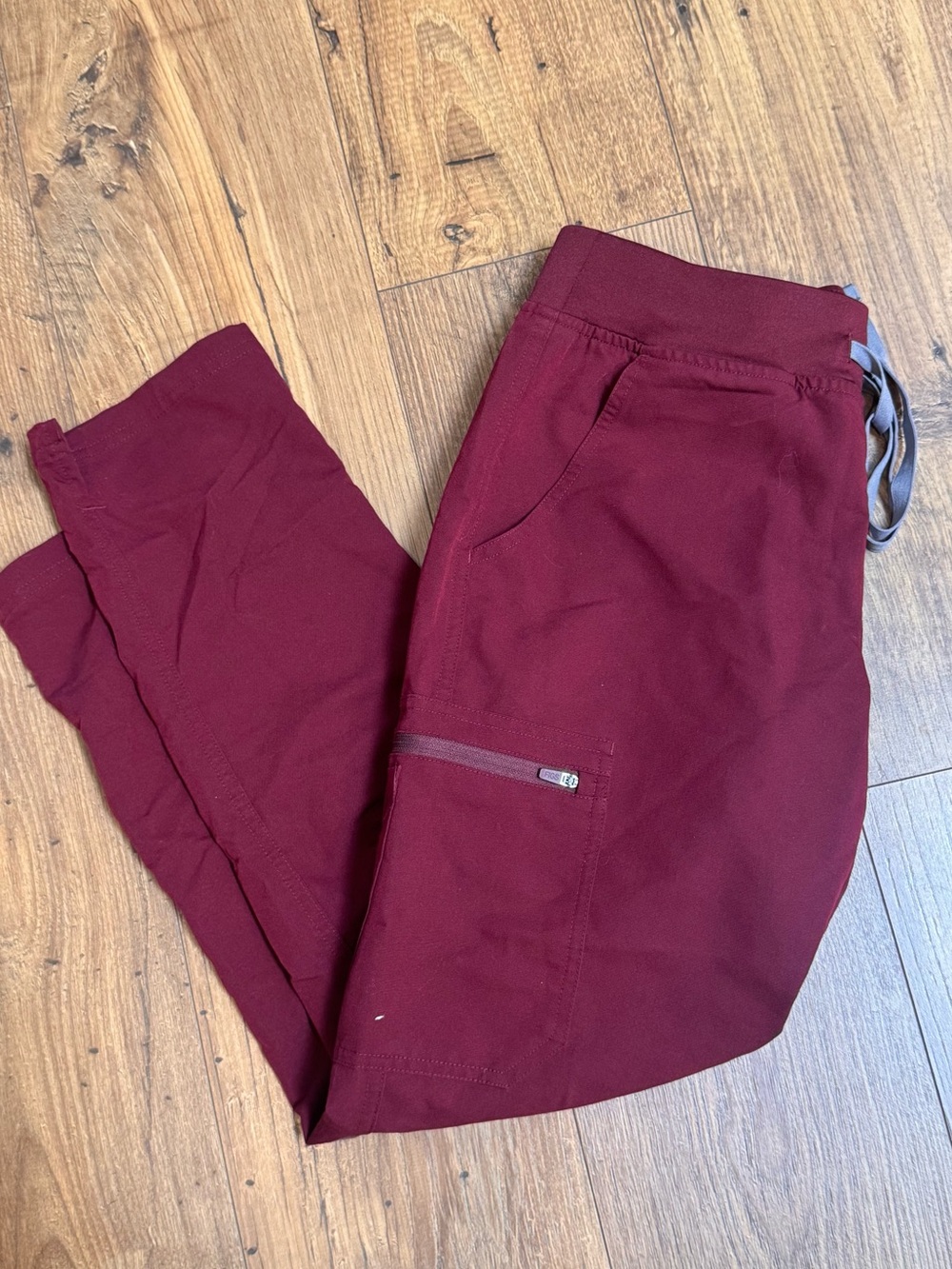 FIGS women’s small petite Yola scrub pant  - Burgundy